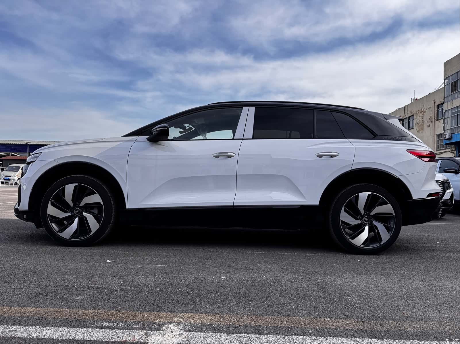 Audi Q5 e-tron, 2023 3
