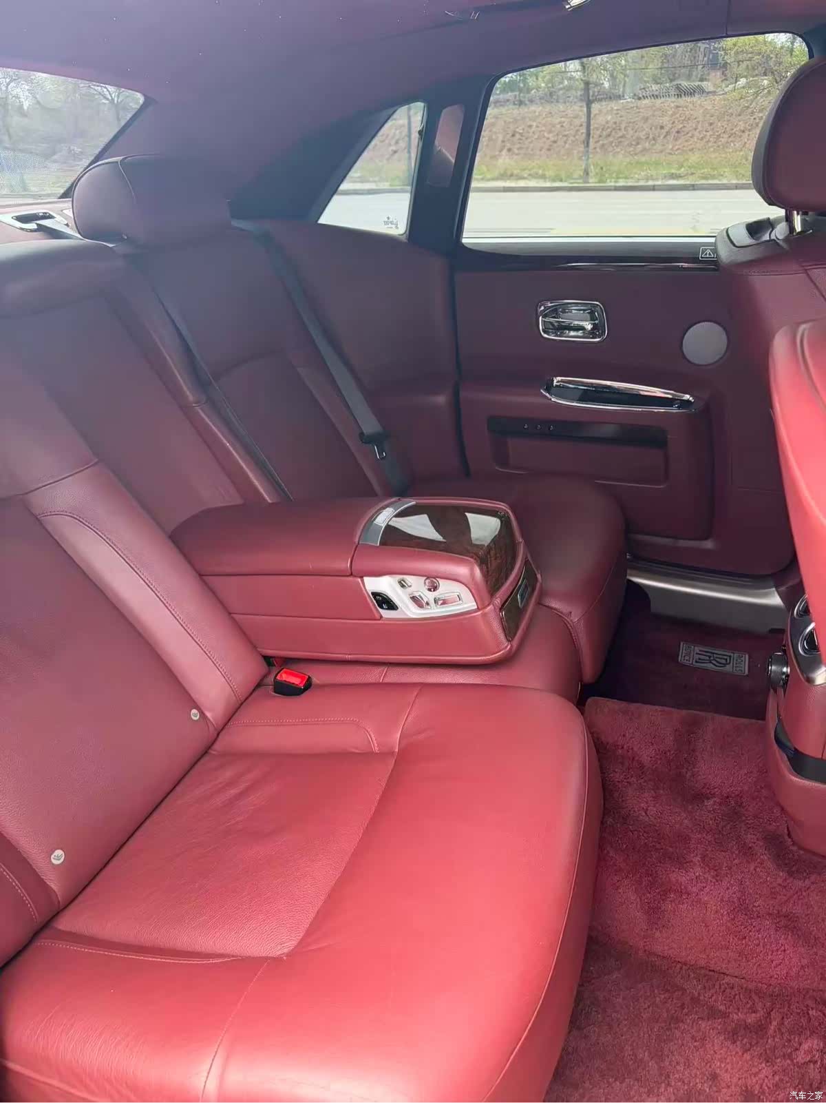 Rolls-Royce Ghost, 2012 7