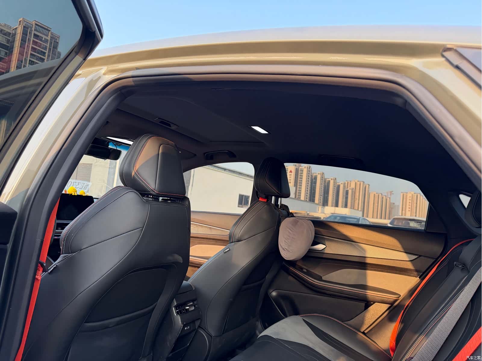 Geely Binray, 2022 13