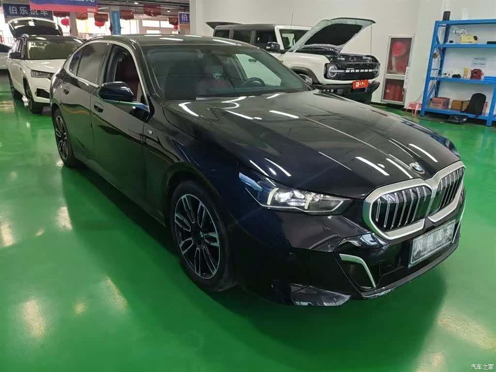 BMW 5 Series, 2025 3