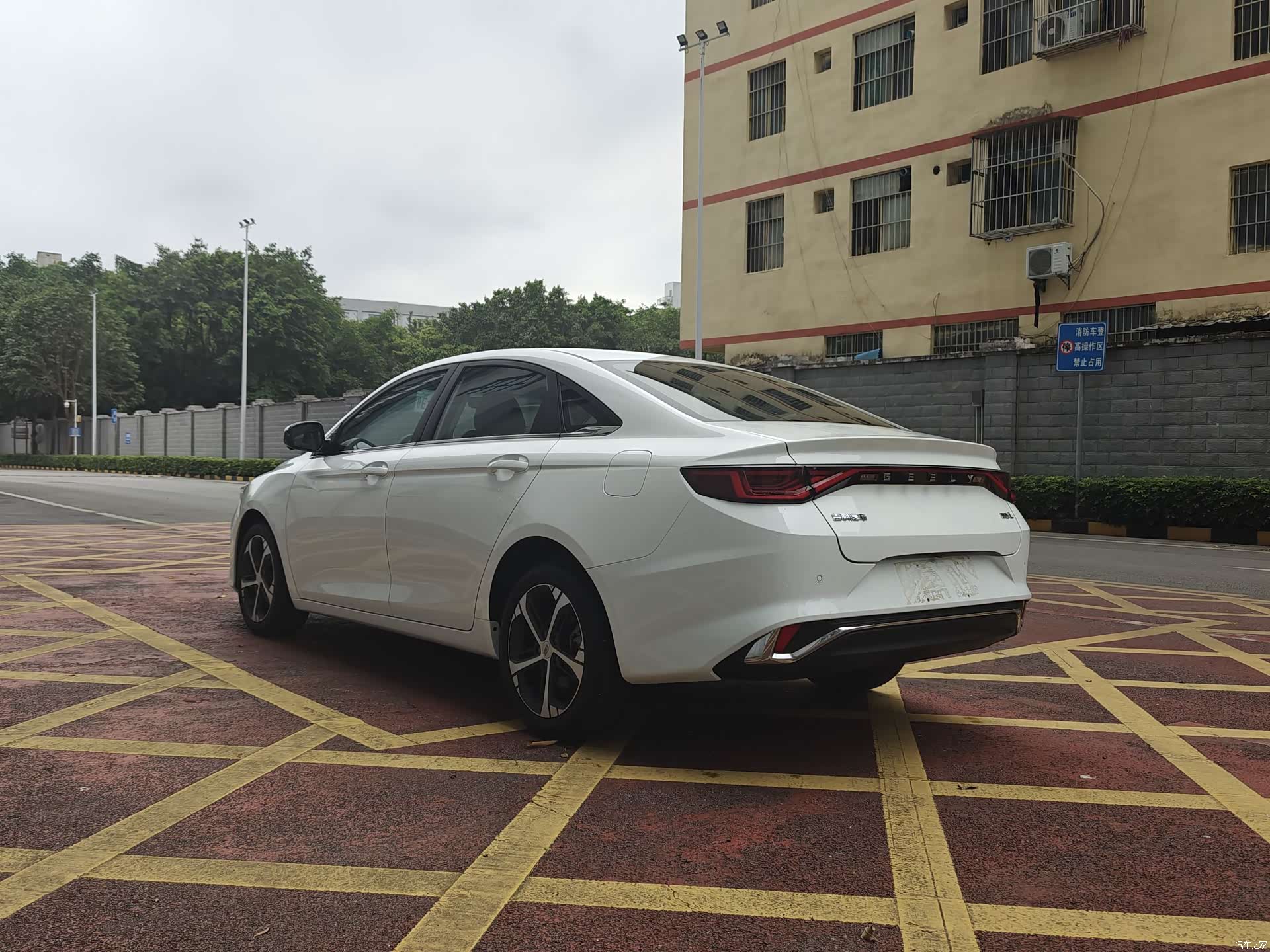 Geely Emgrand, 2022 22