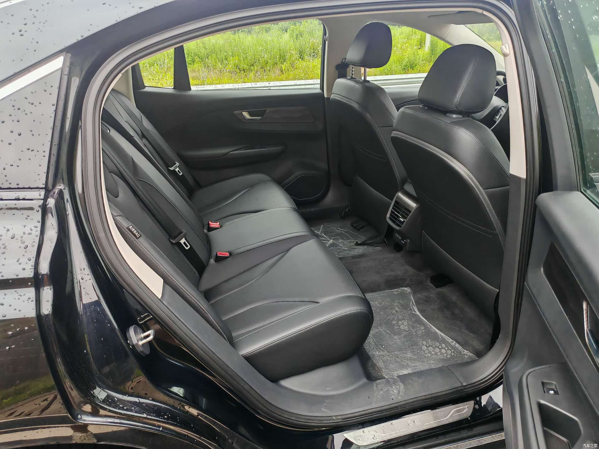 Hongqi QM5, 2022 11