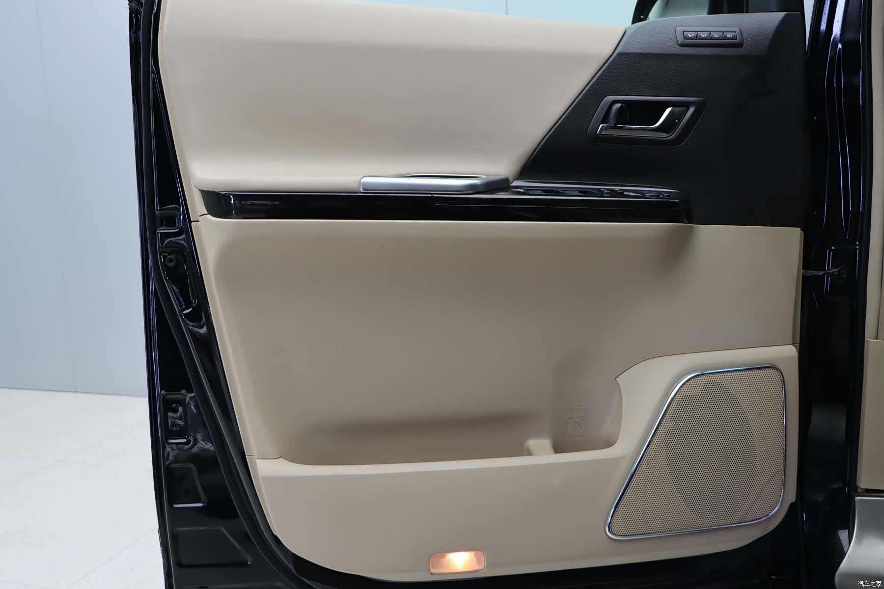 Toyota Alphard, 2015 12