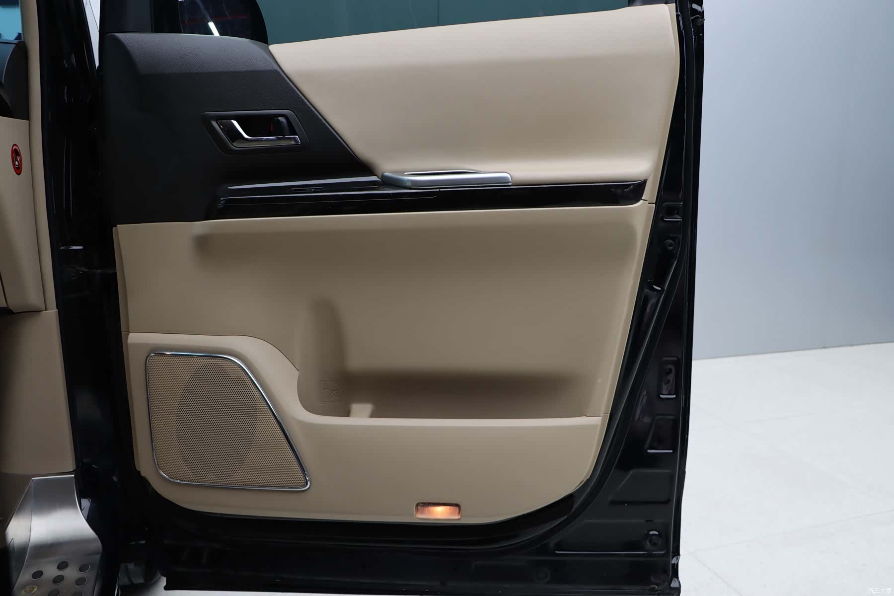 Toyota Alphard, 2015 21