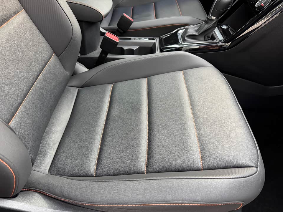 Volkswagen T-ROC exploring Songs