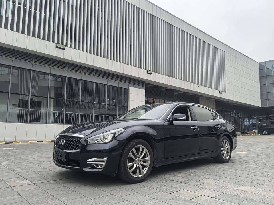Infiniti Q70