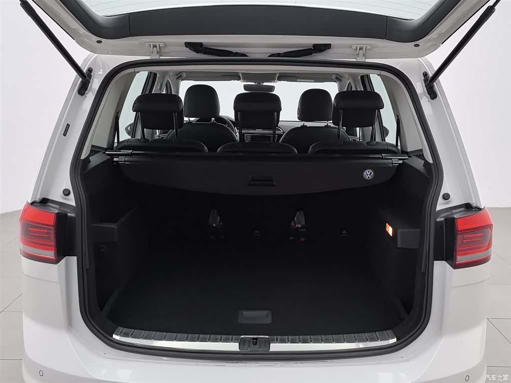 Volkswagen L, 2017 16