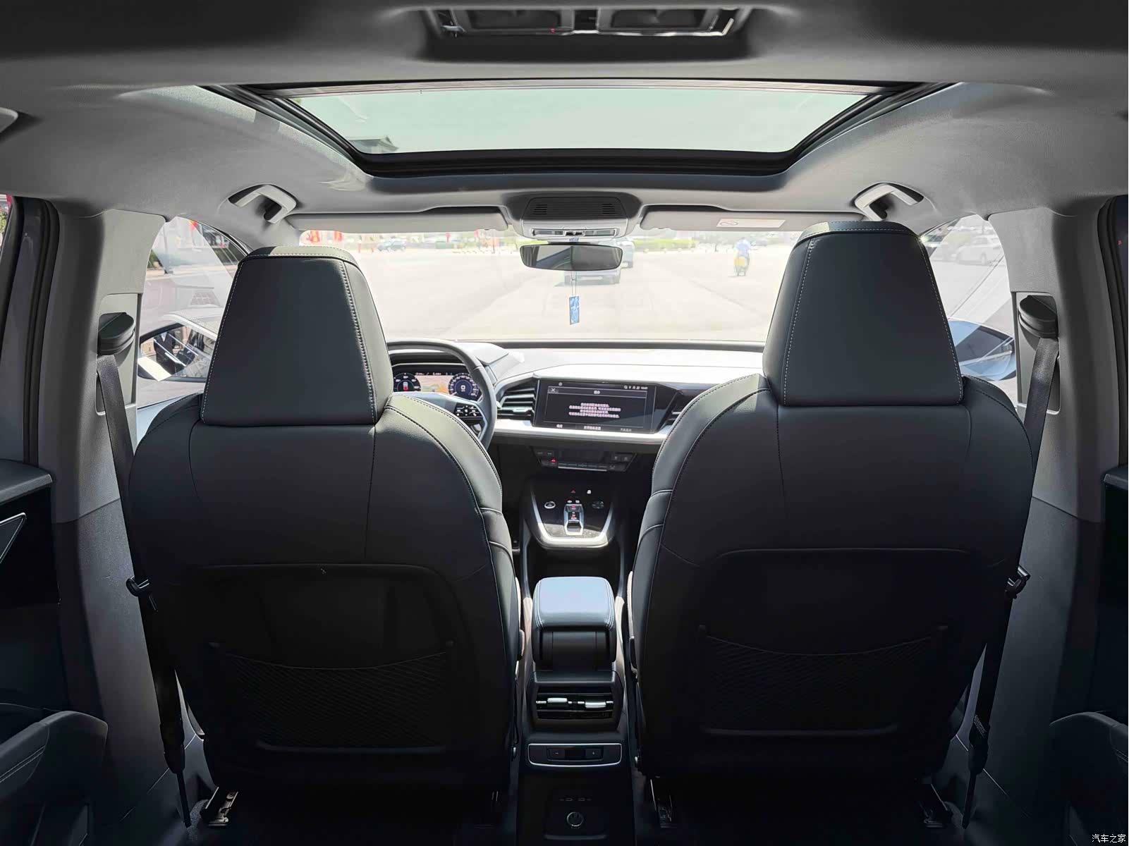 Audi Q4 e-tron, 2024 15