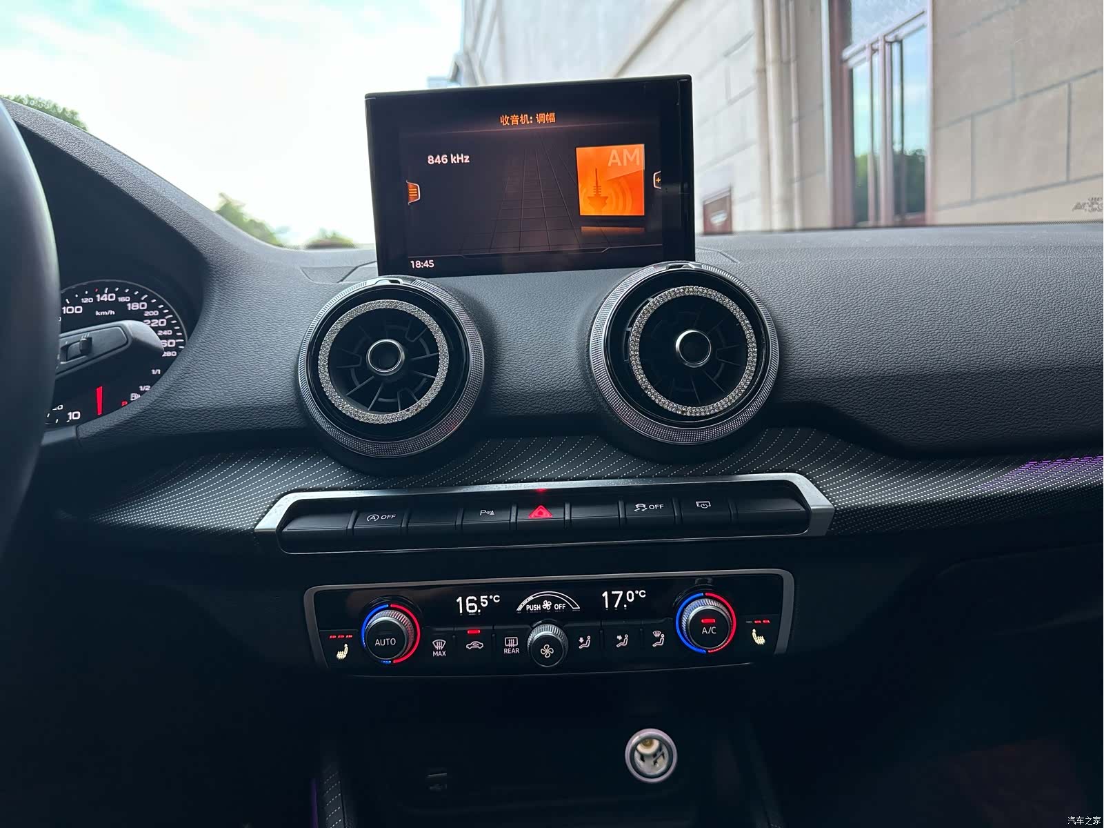 Audi Q2L, 2022 10
