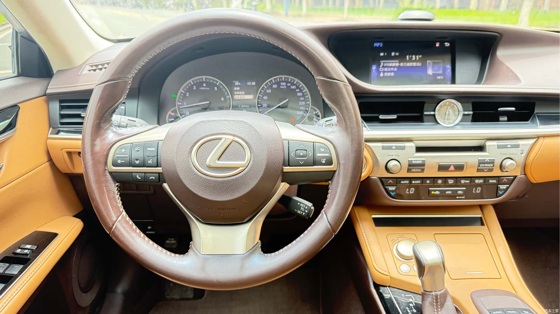 Lexus ES, 2016 12