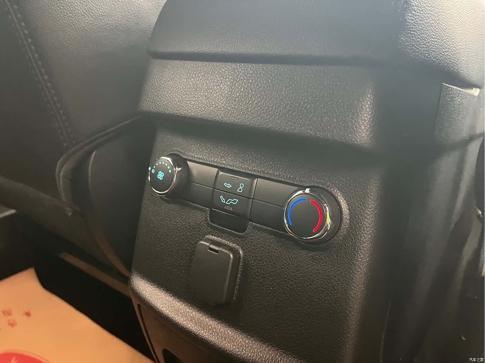 Ford Explorer, 2019 11