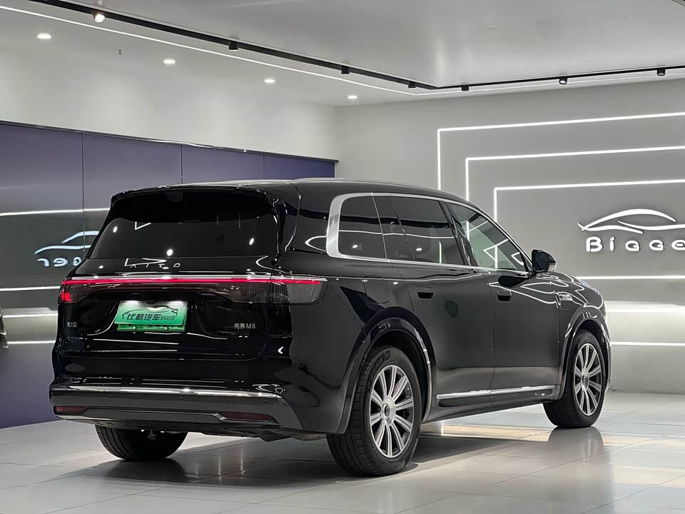 AITO Ask the world M8