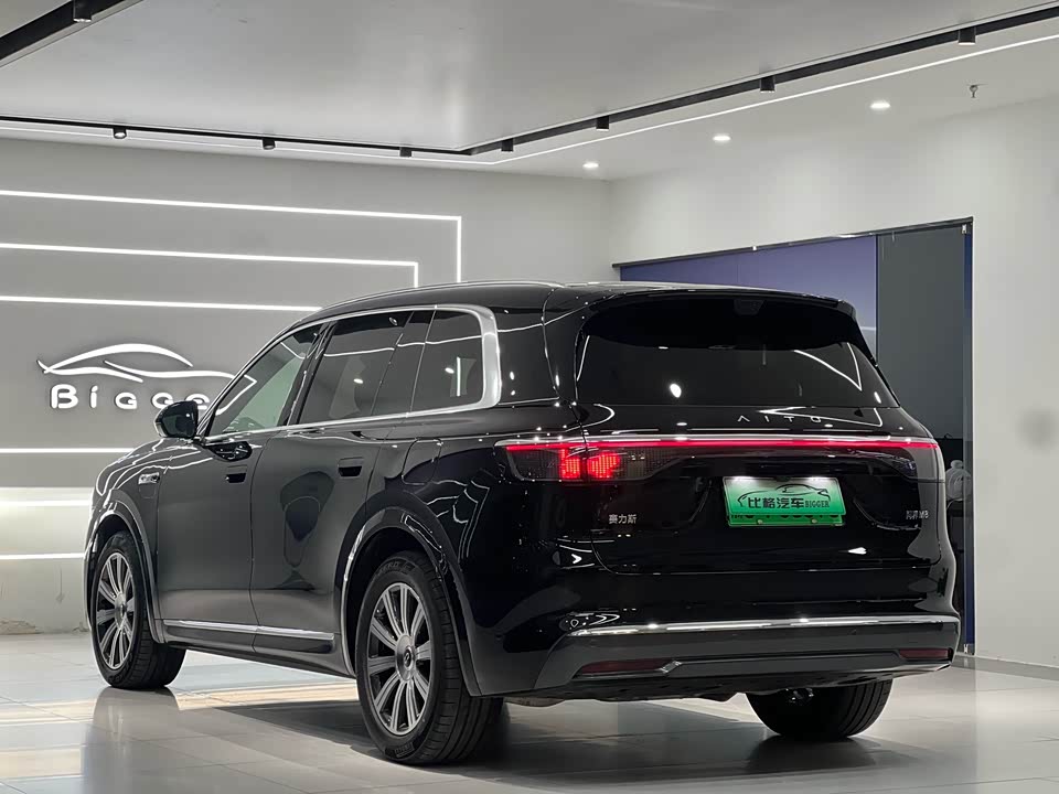 AITO Ask the world M8