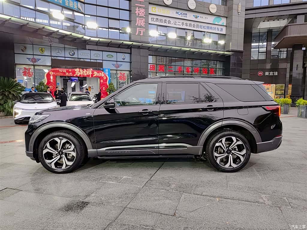 Ford Explorer, 2023 3