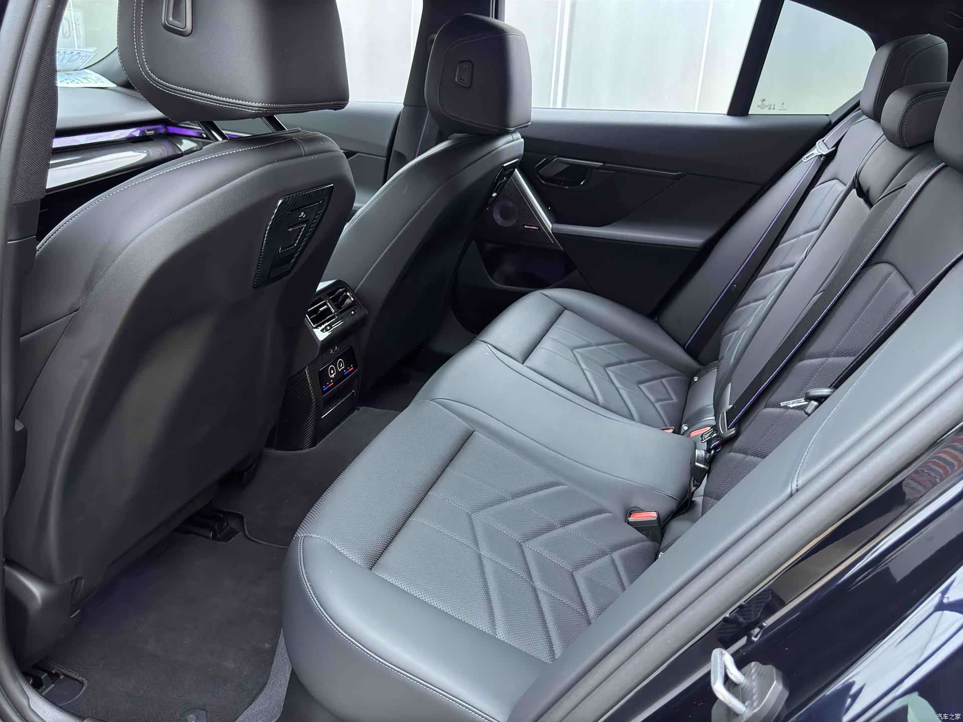 BMW i5, 2024 21