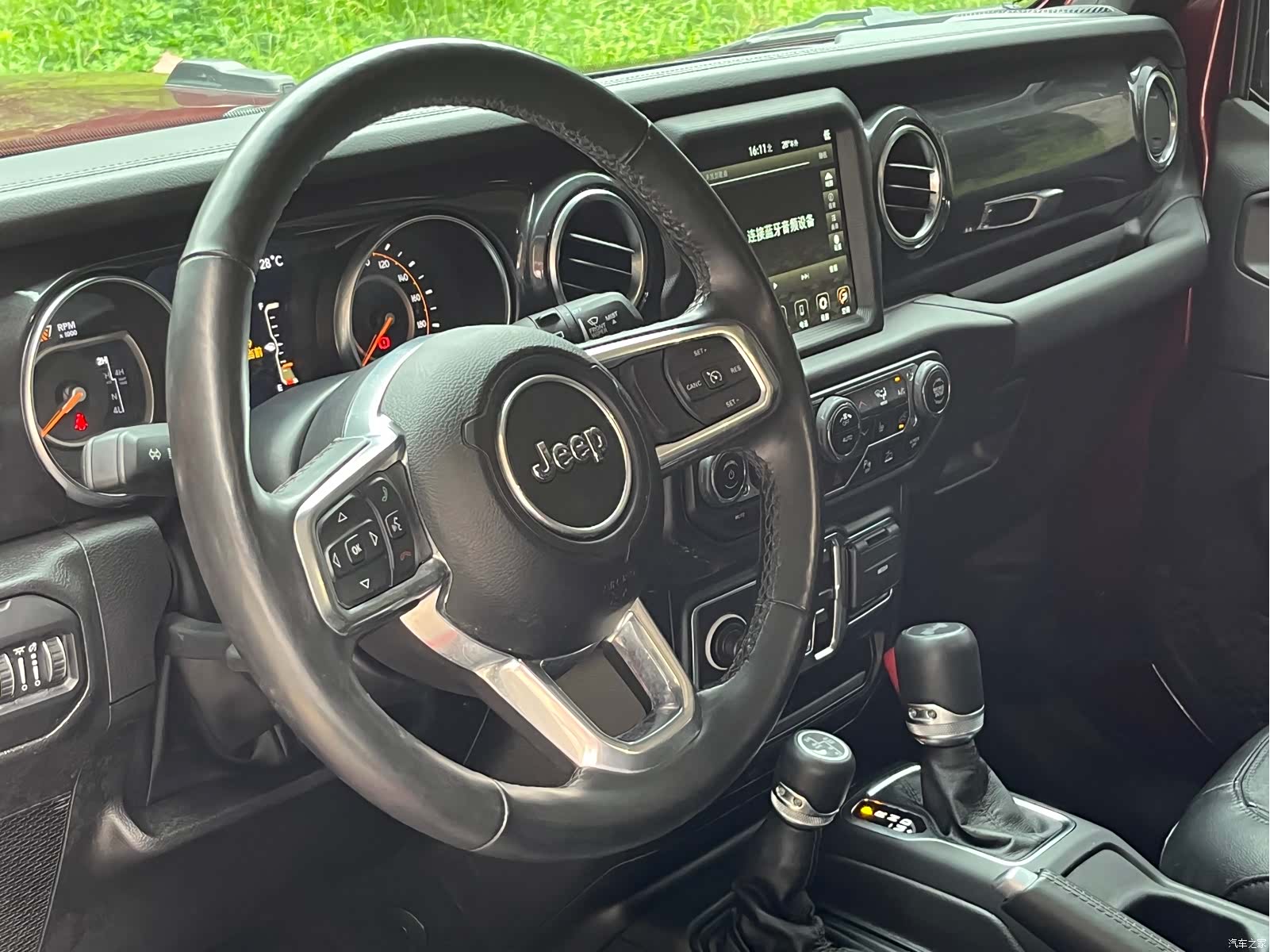 Jeep Wrangler, 2024 12