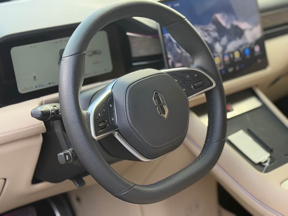 AITO Ask the world M7