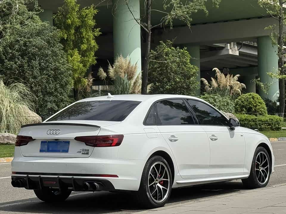 Audi A4L