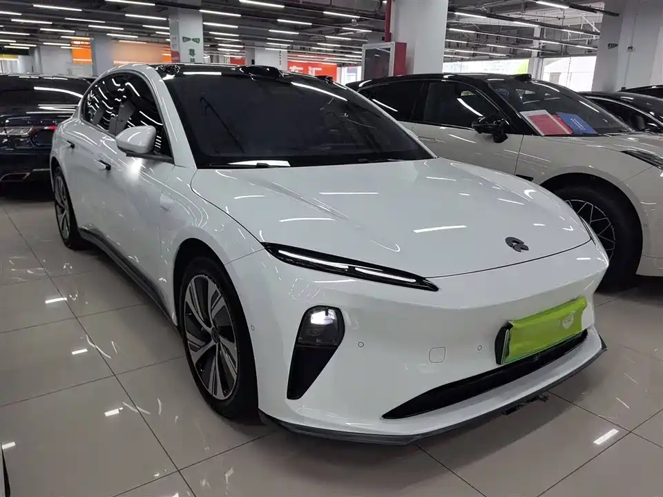 NIO ET5