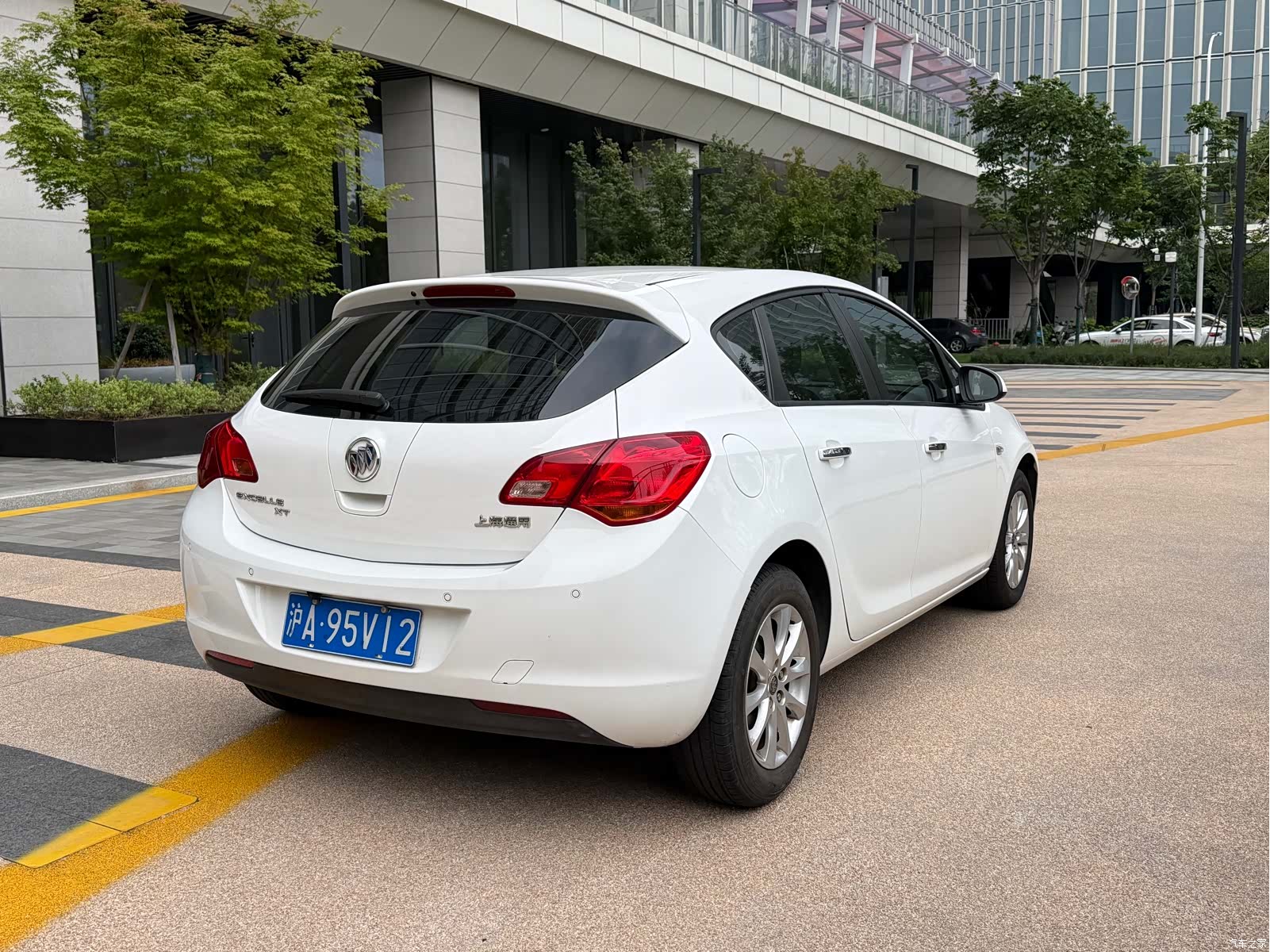 Buick XT, 2012 10