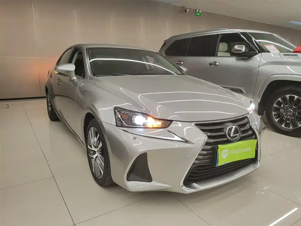 Lexus IS