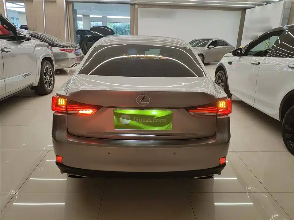 Lexus IS