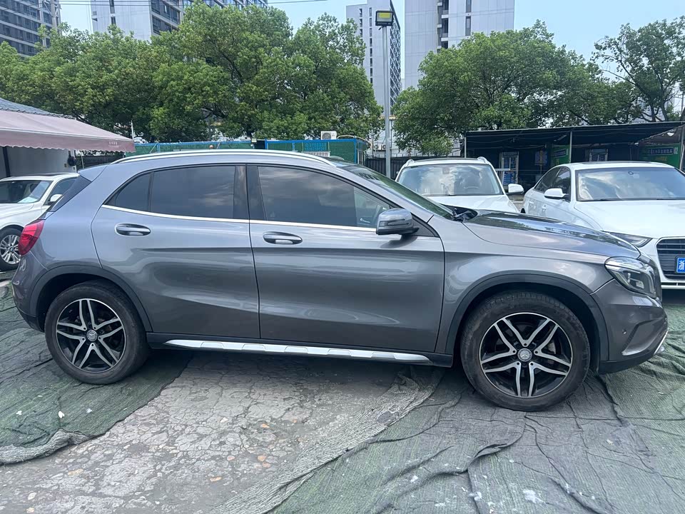 Mercedes-Benz GLA Mercedes-Benz GLA