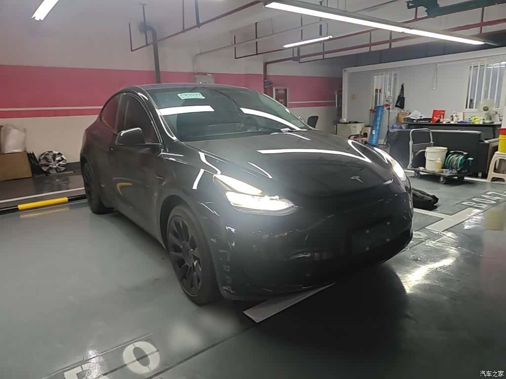 Tesla Model Y, 2023 4