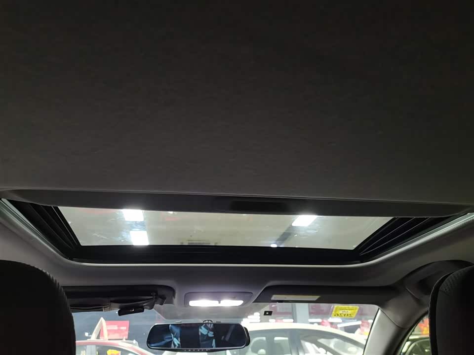 Toyota YARiS L to enjoy