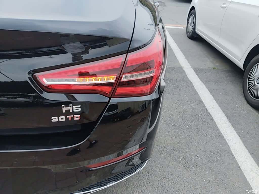 Hongqi H5, 2022 8
