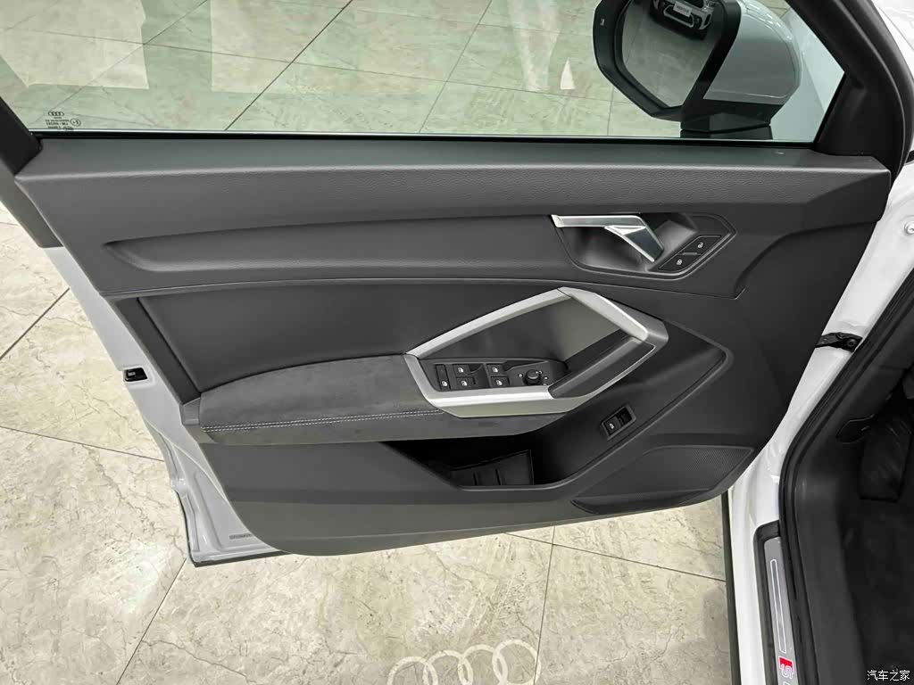 Audi Q3, 2022 10