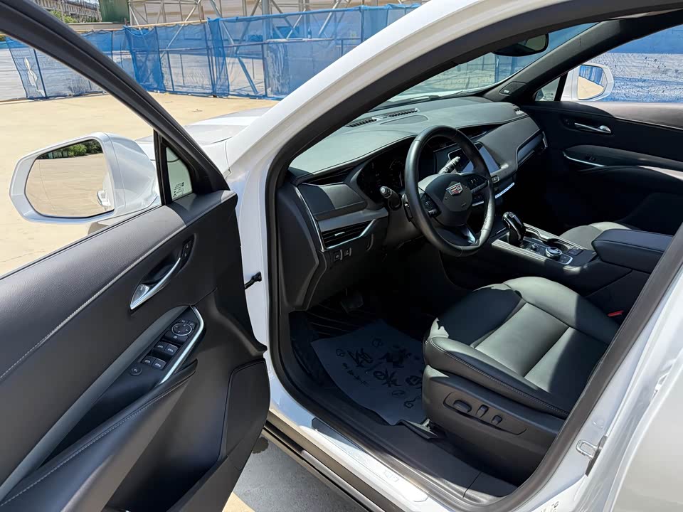Cadillac XT4