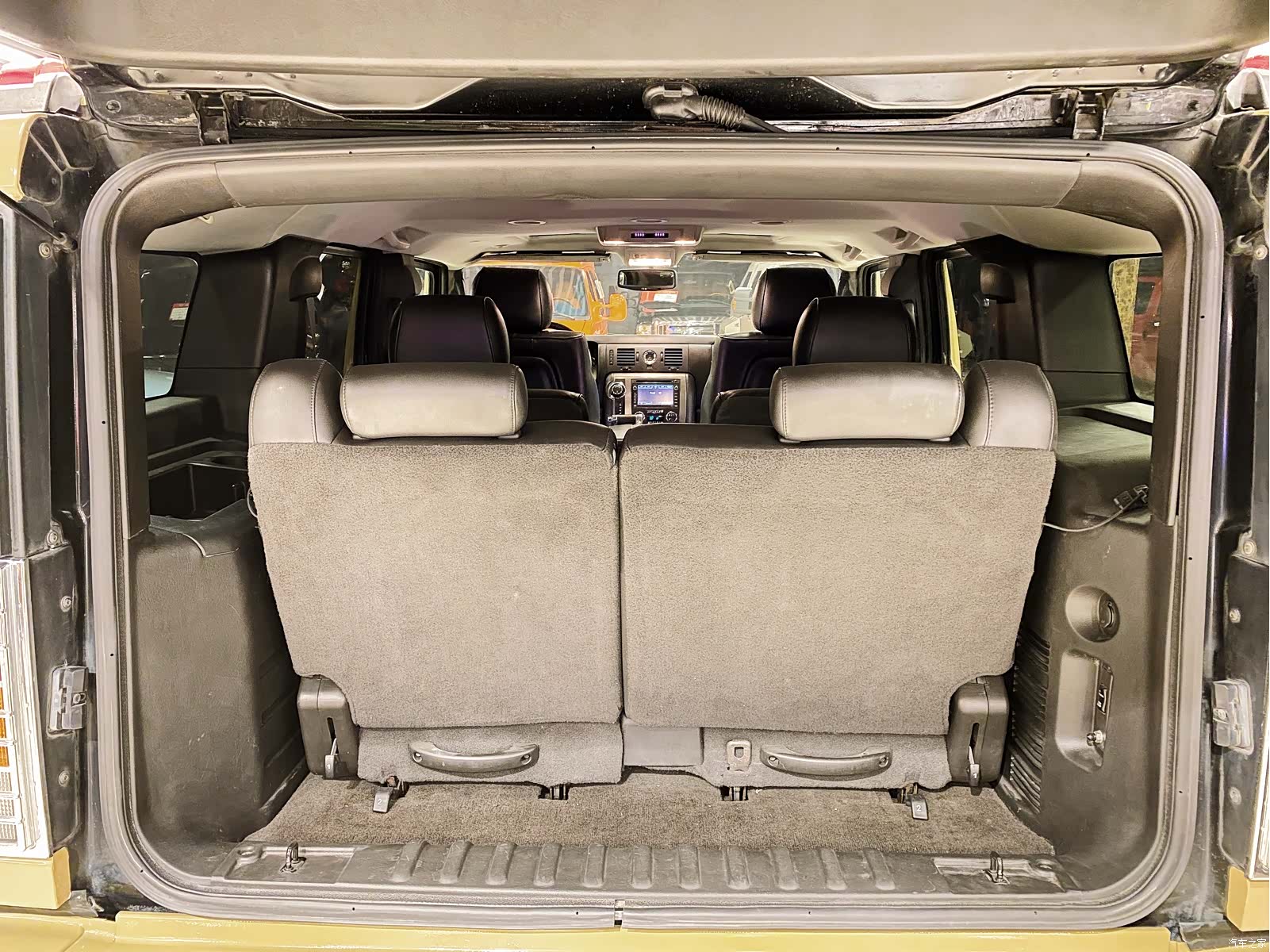 Hummer H2, 2010 29