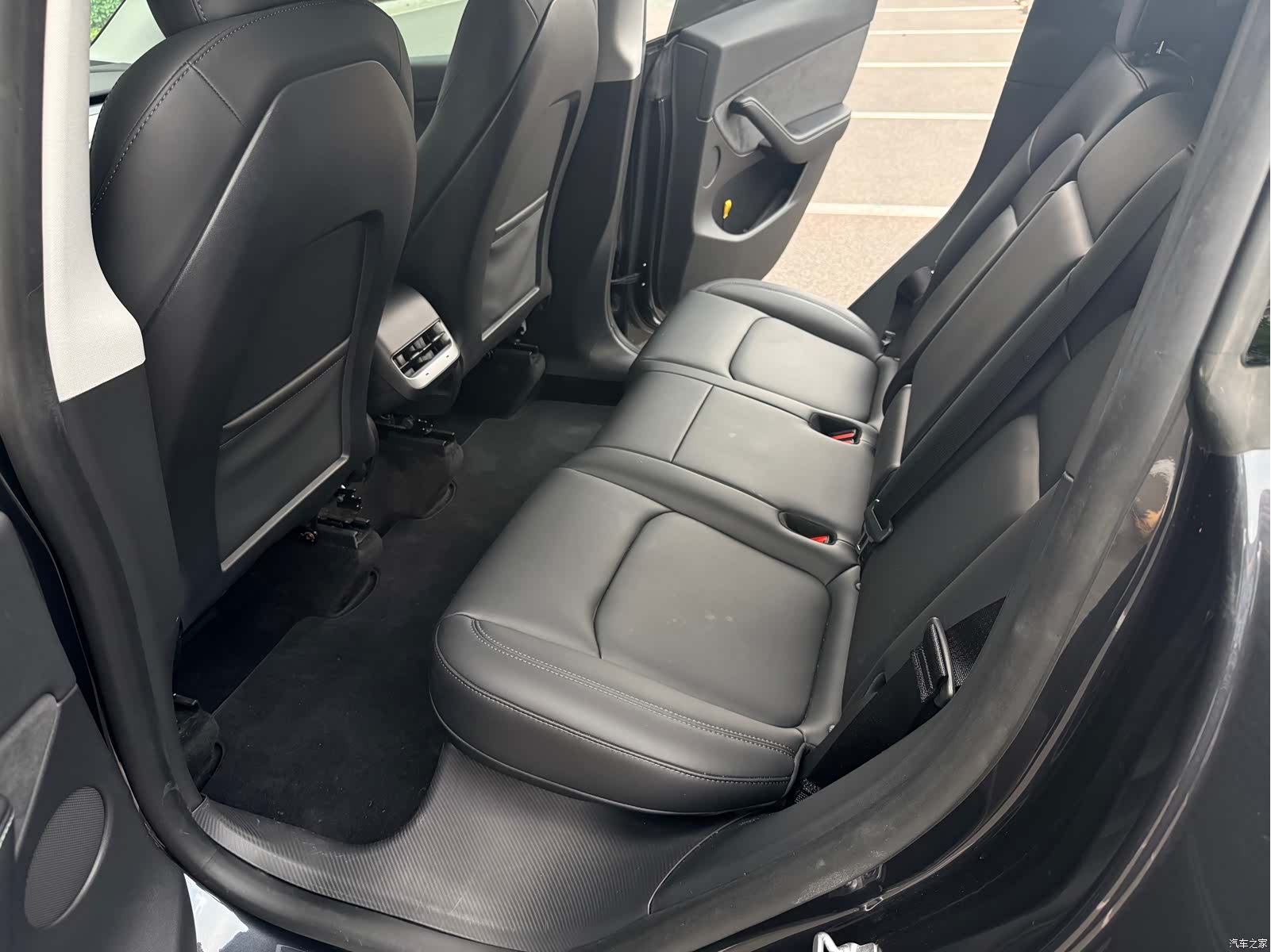 Tesla Model Y, 2024 14