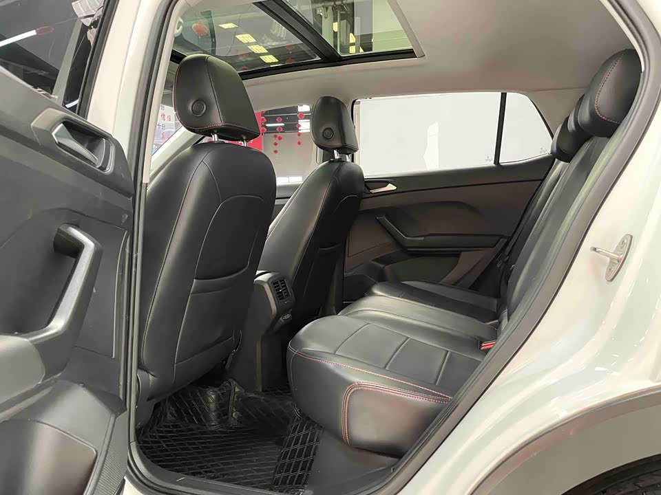 Volkswagen Exploring the shadow