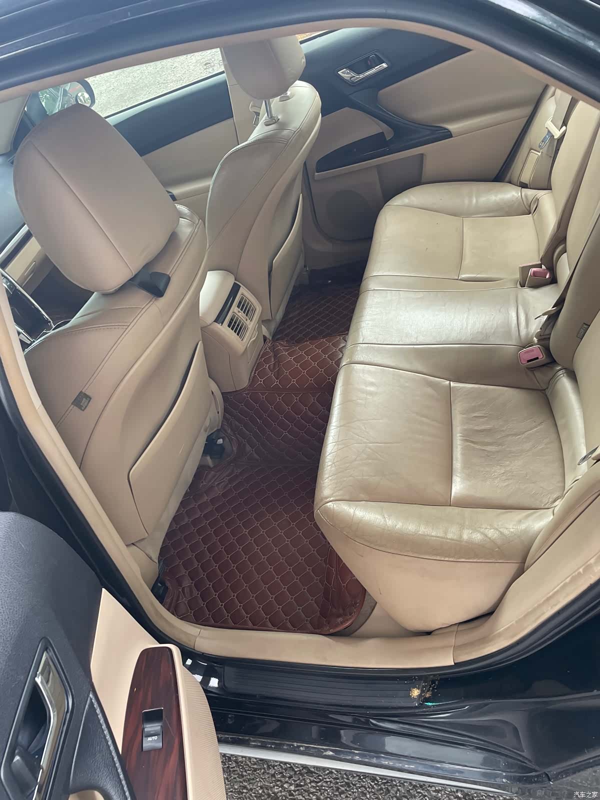 Toyota 2.5V, 2012 7