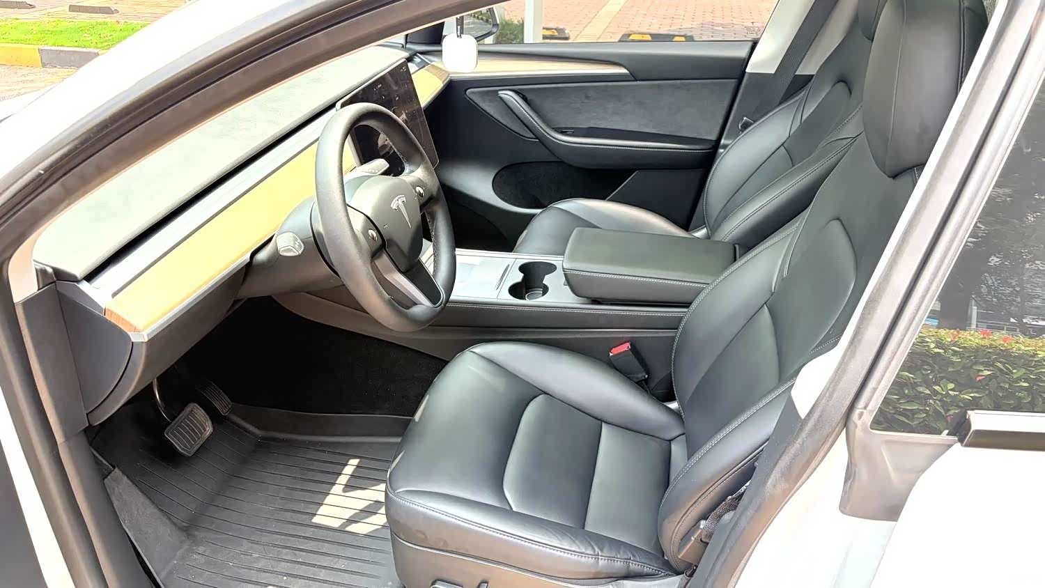 Tesla Model Y, 2022 все фото