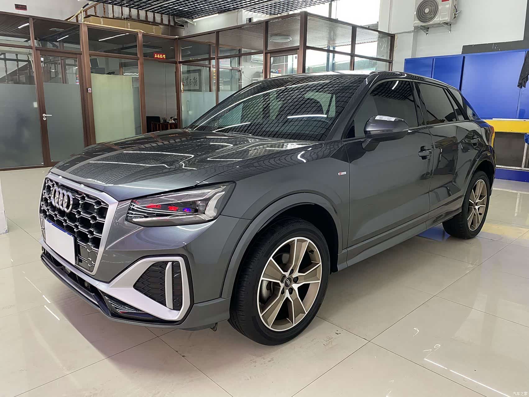 Audi Q2L, 2022 1