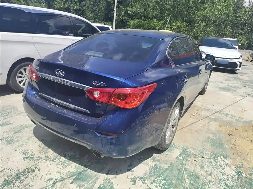 Infiniti Q50L