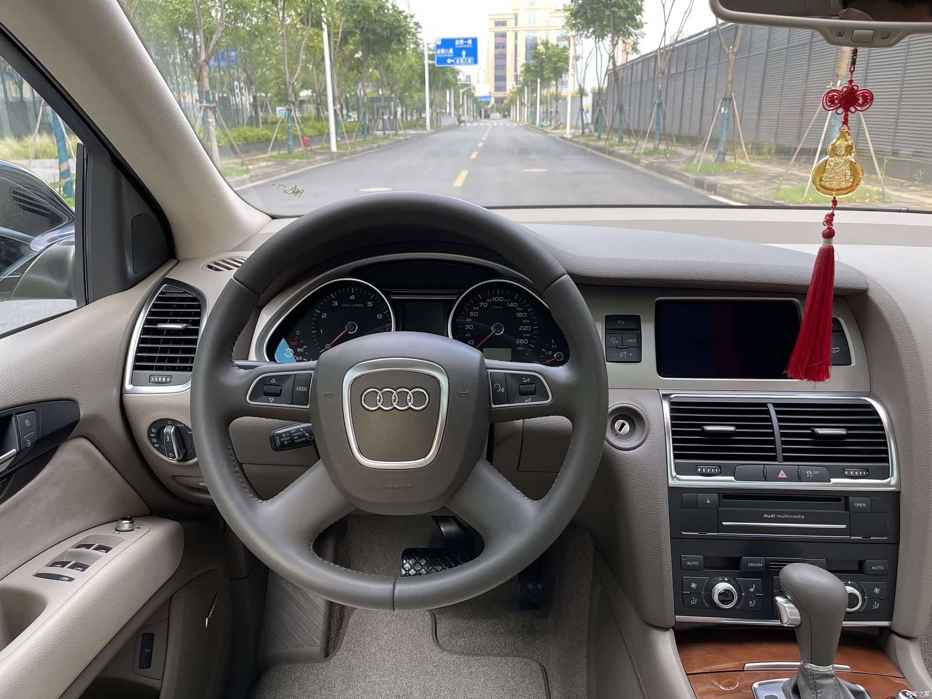 Audi Q7, 2011 10