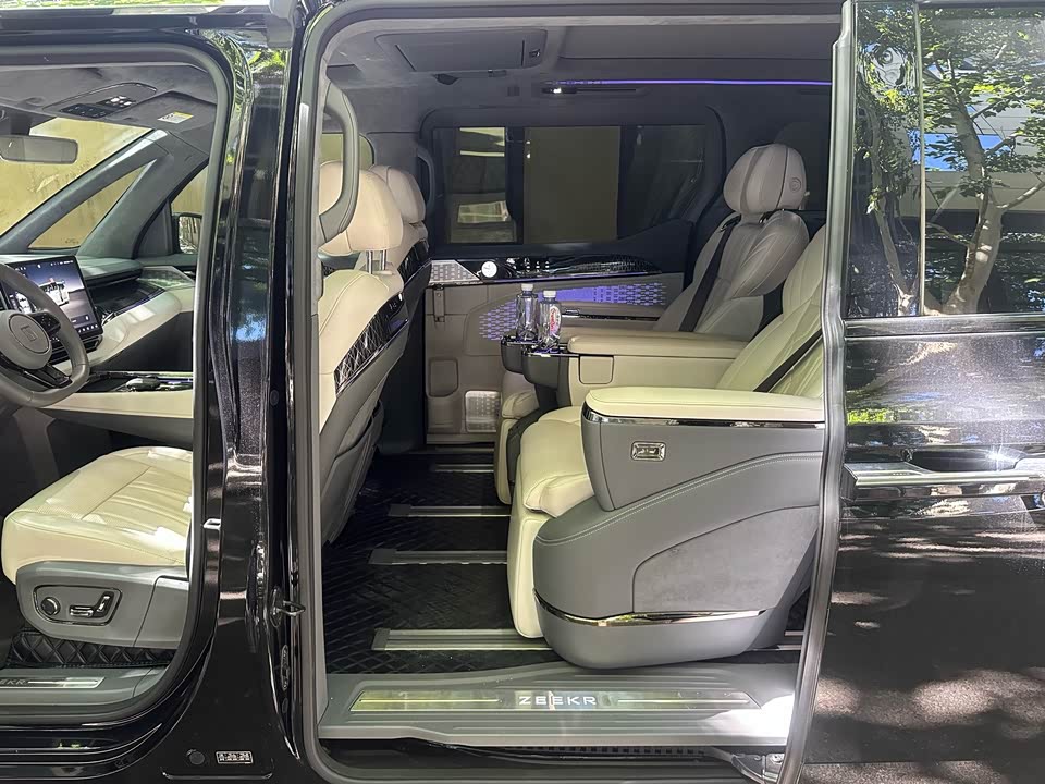 Zeekr 009