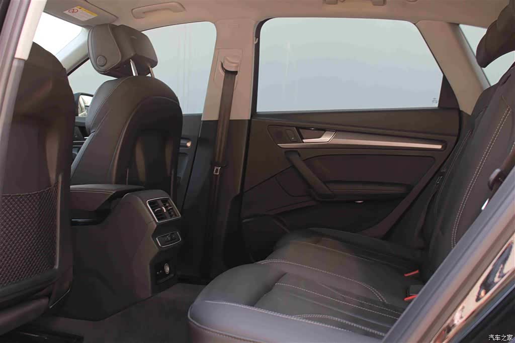 Audi Q5L, 2022 11