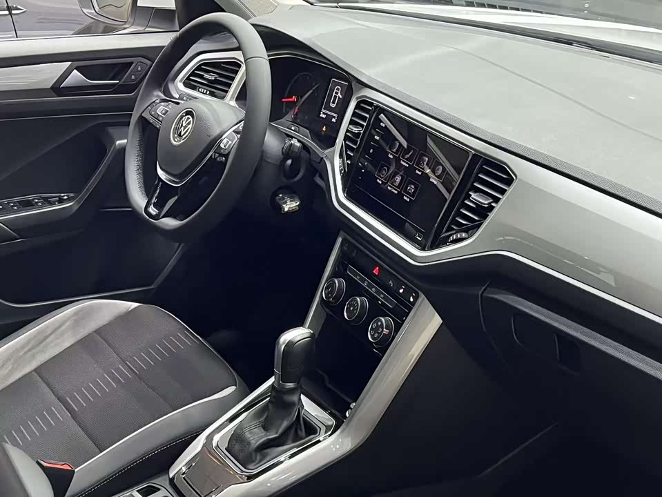 Volkswagen T-ROC exploring Songs