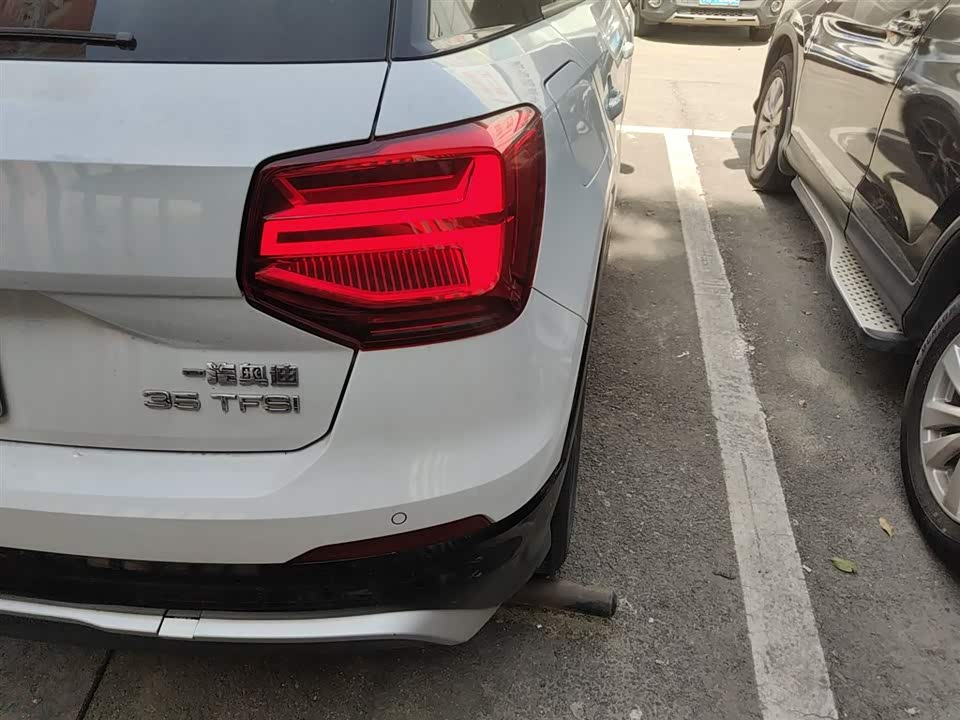 Audi Q2L