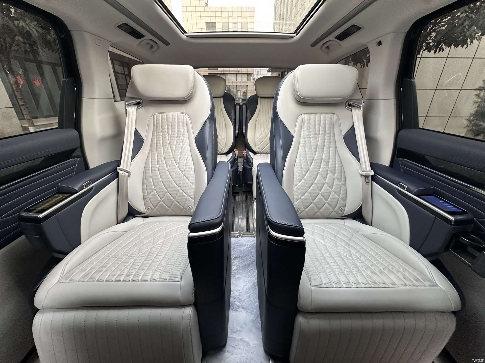 Maxus G90, 2022 17