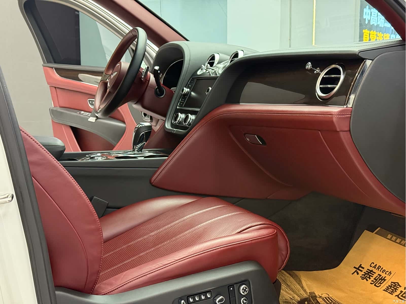 Bentley Bentayga, 2020 13
