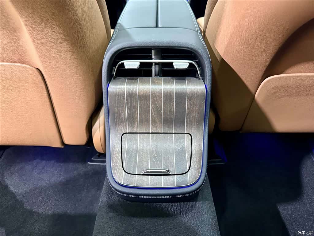 Mercedes-Benz E-Class, 2024 21