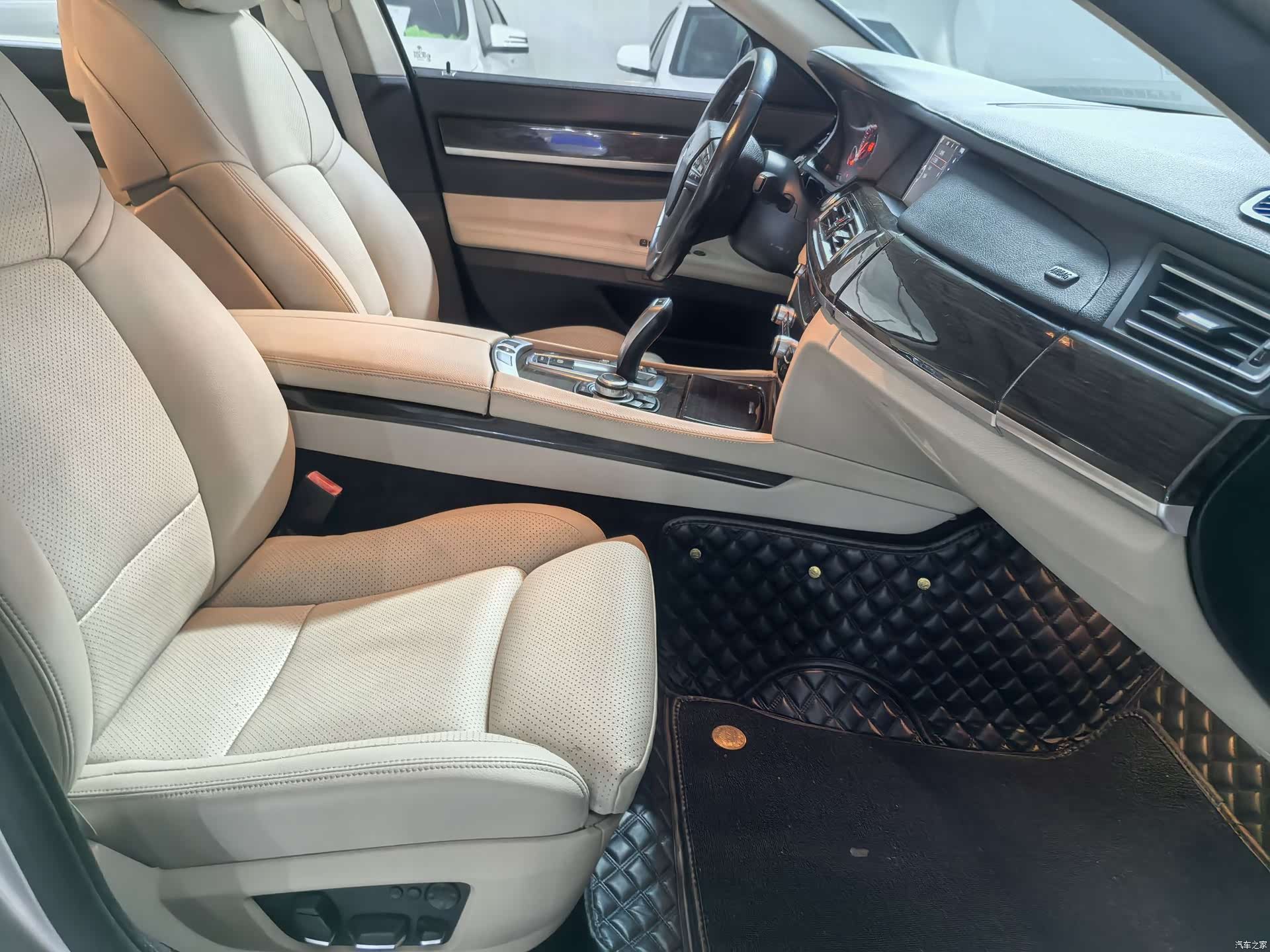 BMW 7 Series, 2011 9