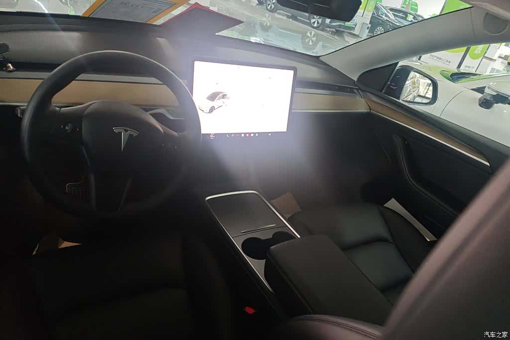 Tesla Model Y, 2021 12