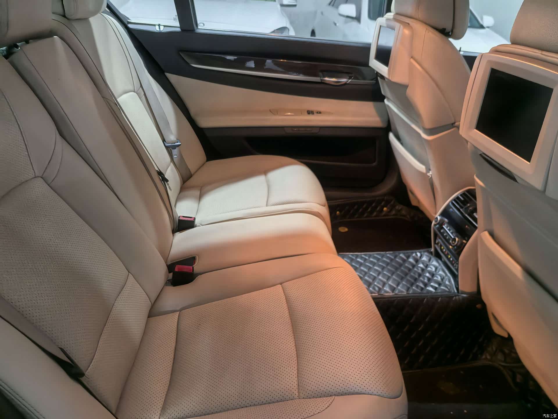 BMW 7 Series, 2011 20